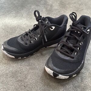 Women’s Under Armour Hovr Breakthru shoes Size 7.5